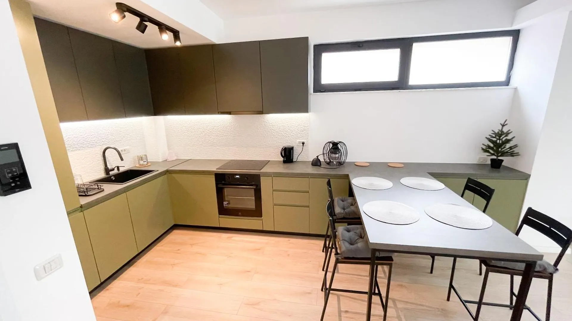 Bucharest Apartment 0*,